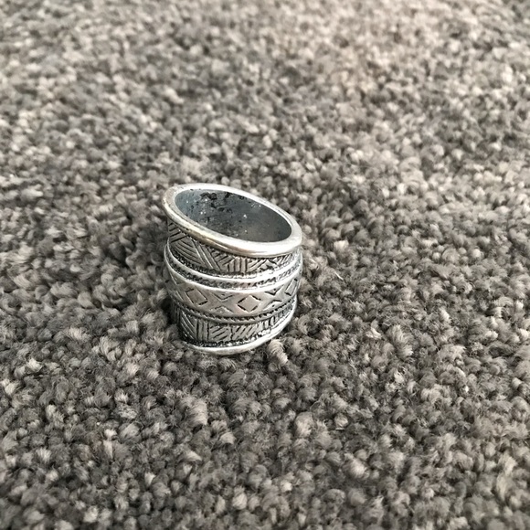 Aztec Detailed Silver Ring - Picture 3 of 4